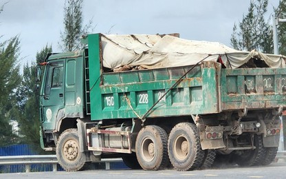 Hải Phòng: Xe tải "hổ vồ" có dấu hiệu cơi nới, chở bùn đất vô tư lưu thông