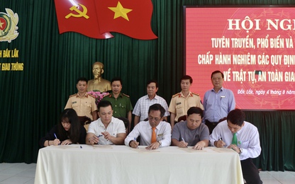 Doanh nghiệp ở Đắk Lắk ký cam kết chấp hành các quy định kinh doanh vận tải, đảm bảo TTATGT