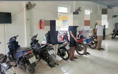 CSGT Quảng Trị xử lý nhiều thanh thiếu niên điều khiển môtô "đánh võng", bốc đầu xe