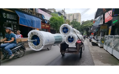 Video: Hãi hùng xe tự chế  bùng phát "tung hoành" trên đường phố Hà Nội