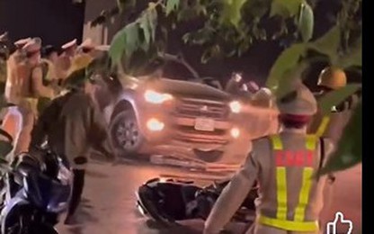 Video cảnh sát phá kính ôtô khống chế tài xế vi phạm nồng độ cồn khủng