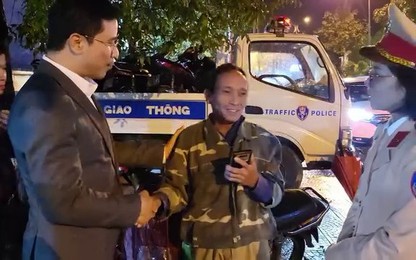 Video: Bác thợ nề lạc lối vì say và cuộc gặp bất ngờ Giám đốc Công an Hà Tĩnh