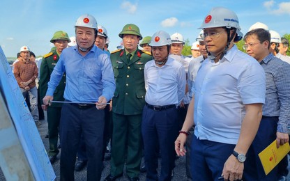 Bộ trưởng Nguyễn Văn Thắng kiểm tra cao tốc Vạn Ninh - Cam Lộ