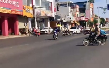 Video: Phẫn nộ người đàn ông ở Đắk Lắk chạy xe máy kiểu tự sát