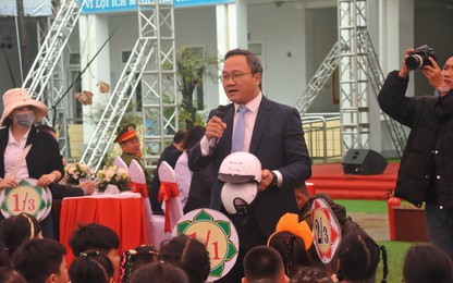 Chương trình trao tặng 2 triệu mũ bảo hiểm đến với học sinh lớp 1 ở Quảng Nam