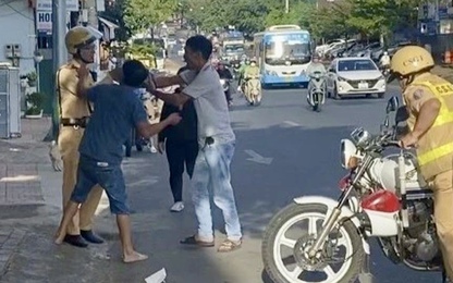Người đàn ông vi phạm nồng độ cồn, túm cổ áo tấn công CSGT Đắk Lắk