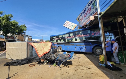 Tài xế xe tải tử vong, kẹt trong cabin sau cú tông của xe khách trên đường Hồ Chí Minh qua Đắk Lắk