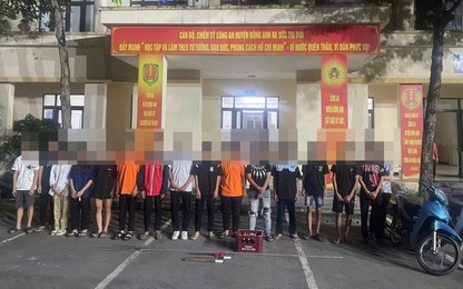 Hà Nội: Tạm giữ nhóm "quái xế" mang theo dao, kiếm đi gây chuyện