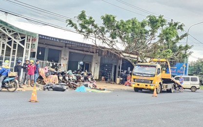 Va chạm với ô tô con, 1 học sinh đi xe máy tử vong