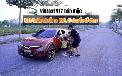 VinFast VF7 bất ngờ được thợ Việt chế tạo bằng gỗ: Kích thước giống xe thật, có thể di chuyển