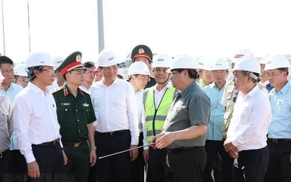 Thủ tướng kiểm tra dự án nhà ga T3 Tân Sơn Nhất