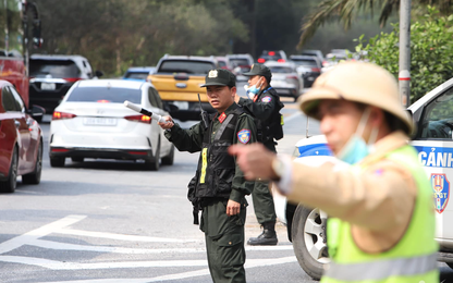 Lực lượng chức năng căng mình hướng dẫn giao thông ở các cửa ngõ Thủ đô