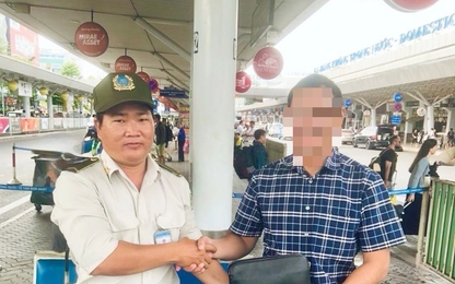 Nhân viên an ninh sân bay Tân Sơn Nhất trả lại gần 300 triệu đồng cho khách bỏ quên
