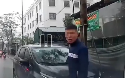 Hà Nội: Phạt gần 6 triệu, tước GPLX tài xế ôtô đi ngược chiều đòi hành hung người đi đường