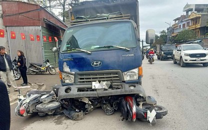 Xe tải đâm liên hoàn 4 xe máy làm 1 người tử vong tại Hà Nội