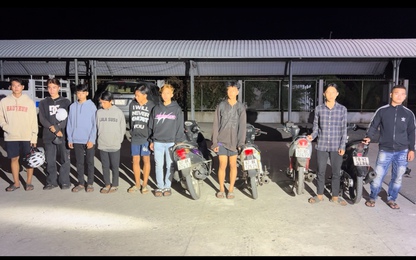 CSGT An Giang phối hợp bắt giữ nhóm "quái xế" đua xe lúc nửa đêm