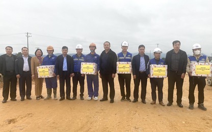 Chủ tịch Công đoàn GTVT Việt Nam thăm, động viên người lao động trên công trường cao tốc Bắc – Nam