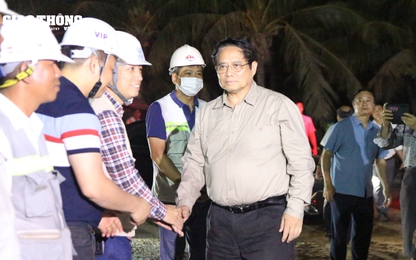 Thủ tướng Chính phủ kiểm tra dự án cầu Rạch Miễu 2 trong đêm