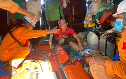 Kịp thời cứu nạn thuyền viên tàu cá Bình Định bị tai nạn lao động trên biển