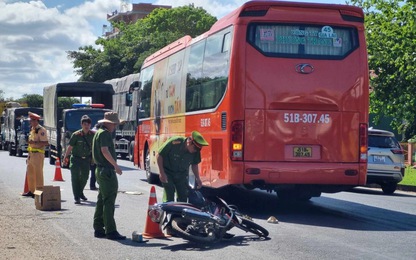 Video vụ TNGT giữa xe khách và xe máy ở Đắk Lắk, 2 học sinh tử vong thương tâm