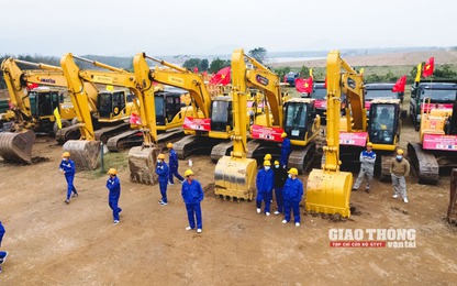 Bộ GTVT "thúc" tiến độ nhà thầu thi công cao tốc qua Hà Tĩnh, Quảng Bình