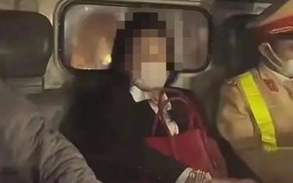 Va chạm giao thông, CSGT kiểm tra phát hiện nữ tài xế ôtô vi phạm nồng độ cồn "khủng"