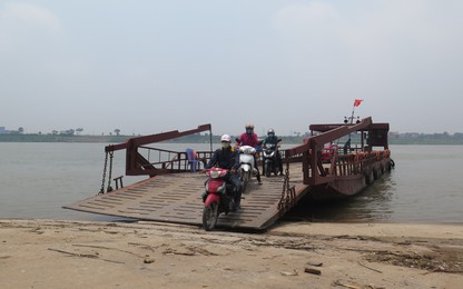 Mở thêm hai bến phà chở khách ngang sông Đào và Ninh Cơ