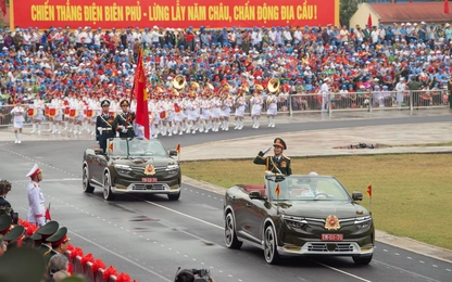 VinFast VF 8 mui trần dẫn đoàn trong Lễ diễu binh Chào mừng 70 năm chiến thắng lịch sử Điện Biên Phủ