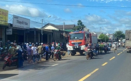 Video hiện trường xe đầu kéo đâm vào nhiều nhà dân trên QL14 qua tỉnh Đắk Nông khiến ít nhất 3 người tử vong