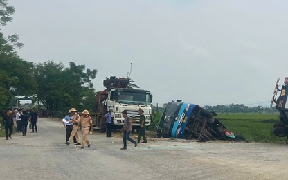 Thông tin chính thức vụ TNGT giữa ôtô buýt với xe tải khiến 3 người bị thương tại Hà Nội