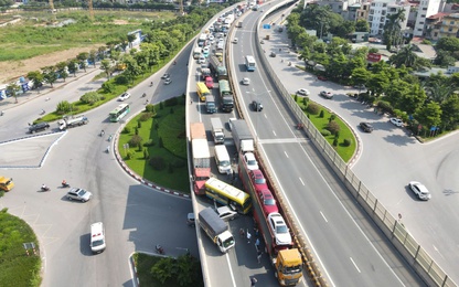 Tai nạn liên hoàn trên đường Vành đai 3 Hà Nội, phải điều xe cẩu tới hiện trường