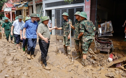 Hình ảnh lãnh đạo Chính phủ tại các "điểm nóng" mưa lũ ở miền Bắc