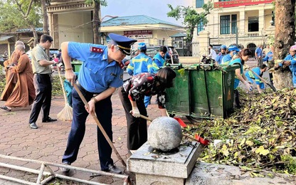 Hà Nội huy động tổng lực dọn dẹp đường phố sau bão số 3