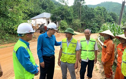 Chủ tịch Công đoàn GTVT Việt Nam đến Yên Bái, Lào Cai động viên người lao động bị ảnh hưởng do bão lũ