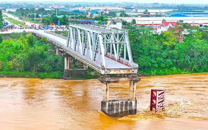 Diễn biến mới vụ sập cầu Phong Châu: Đề xuất trục vớt phương tiện dưới đáy sông trong 60 ngày