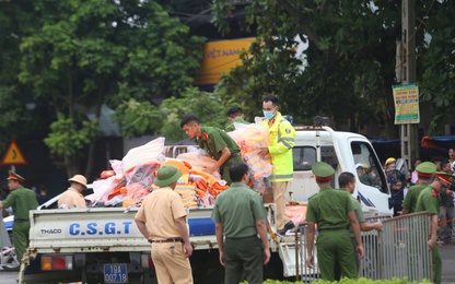 Sập cầu Phong Châu ở Phú Thọ: Đã cứu được 5 người, đang khẩn trương tìm người mất tích