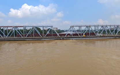 Phong tỏa đường sắt tại cầu Bắc Giang