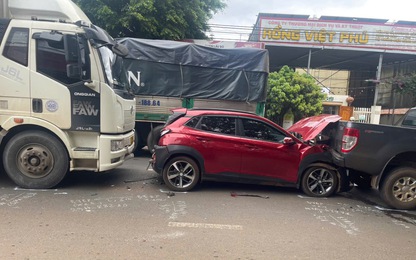 Đắk Lắk: Xe tải trượt phanh gây tai nạn liên hoàn giữa 5 ô tô, thiệt hại nửa tỷ đồng