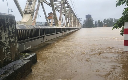 Dừng chạy nhiều mác tàu do mưa lớn