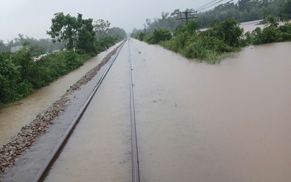 Tiếp tục dừng chạy tàu SE7/SE8 do ảnh hưởng mưa ngập tại miền Trung