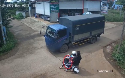 Xe tải va chạm với xe đạp điện ở Đắk Lắk khiến ba học sinh thương vong