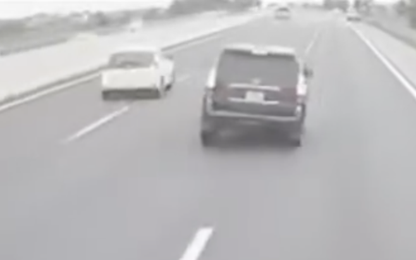 Ô tô con phanh gấp trên cao tốc khiến xe lật, nhiều bài học đắt giá