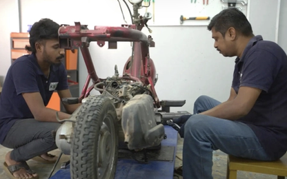 Bài học từ xe máy xăng hoán cải sang xe điện tại Ấn Độ