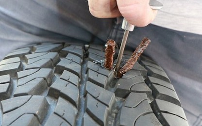 Có nên vá dùi lốp ô tô không săm?