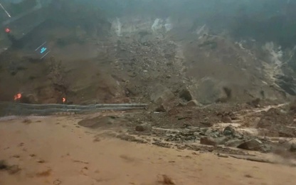 Nhiều tuyến đường đèo tại khu vực miền Trung Tây Nguyên xảy ra sạt lở nghiêm trọng