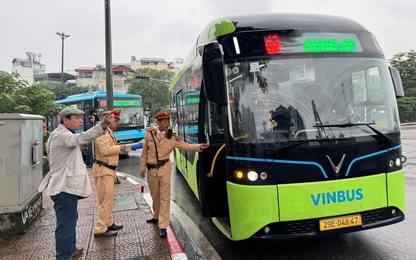 Hà Nội: Xử lý nhiều xe buýt chạy không đúng lộ trình lên cầu Chương Dương