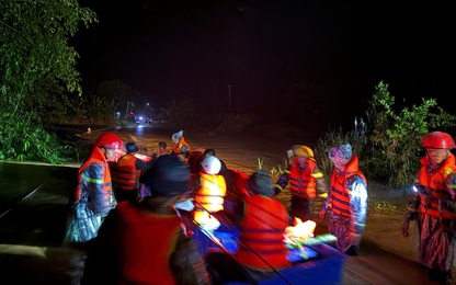 Đắk Lắk sơ tán 320 người trong đêm, nước lũ dâng nhanh chia cắt nhiều khu vực