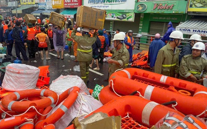 Cục Hàng hải và Đường thủy Việt Nam hỗ trợ người dân Khánh Hòa khắc phục hậu quả mưa lũ