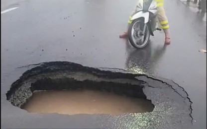 Video: Xuất hiện hố sụt lớn trên QL1 qua Đắk Lắk, đóng đường để đảm bảo an toàn