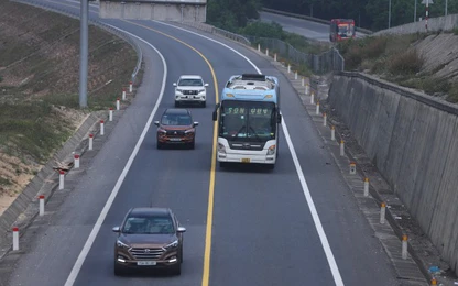 Vượt xe ẩu gây tai nạn trời mưa, bài học đắt giá cho tài xế